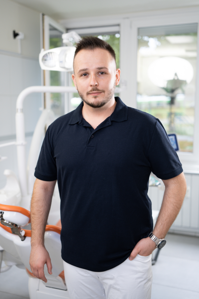 DR. MÁTYÁS MÁRK